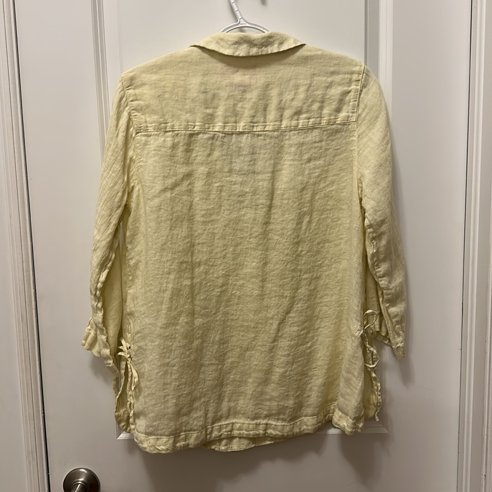 Yellow Women's Linen Top by Isaac Mizrahi size: Small - Picture 3 of 4